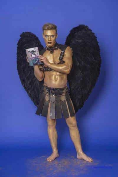 Male Model Marvin als Engel im Gladiatorstyle