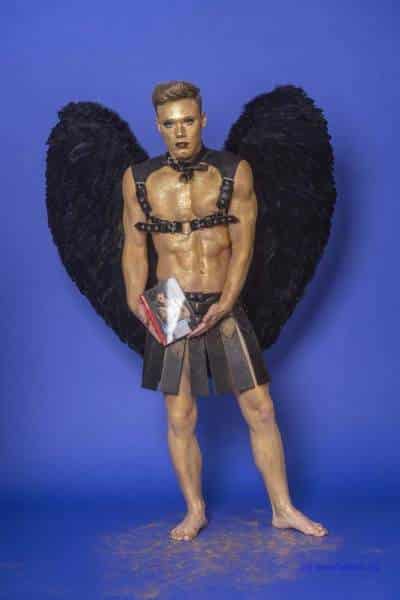 Male Model Marvin als Engel im Gladiatorstyle