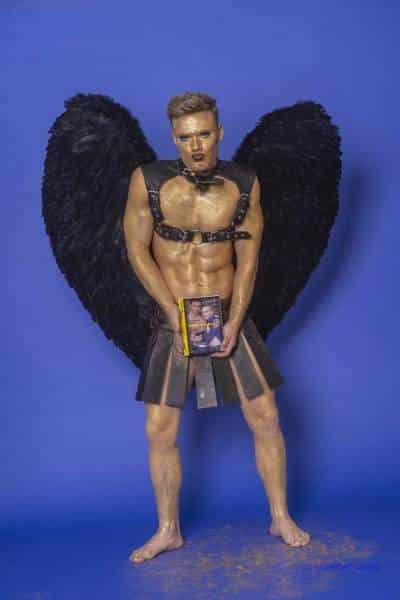 Male Model Marvin als Engel im Gladiatorstyle
