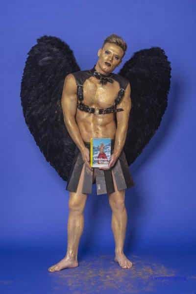 Male Model Marvin als Engel im Gladiatorstyle