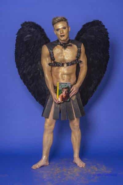 Male Model Marvin als Engel im Gladiatorstyle