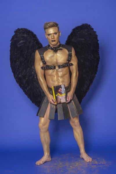 Male Model Marvin als Engel im Gladiatorstyle