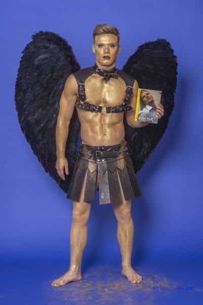 Male Model Marvin als Engel im Gladiatorstyle