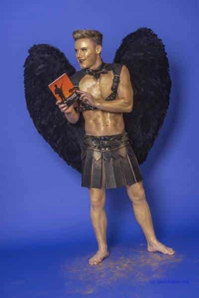 Male Model Marvin als Engel im Gladiatorstyle