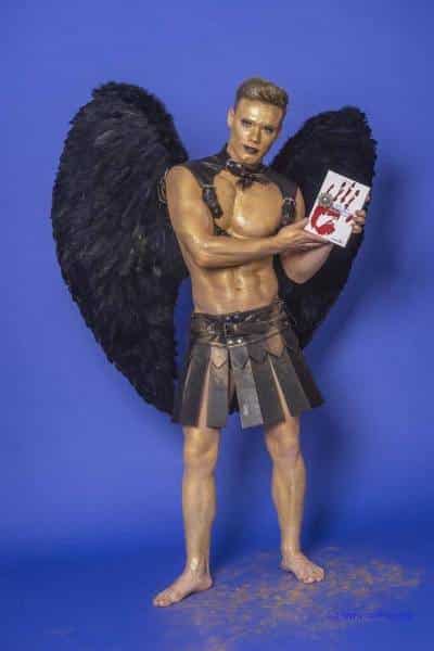 Male Model Marvin als Engel im Gladiatorstyle