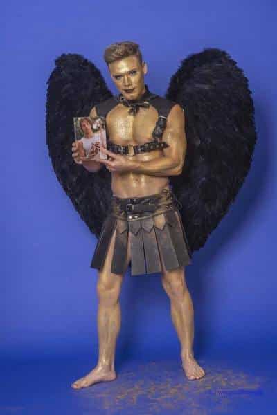 Male Model Marvin als Engel im Gladiatorstyle