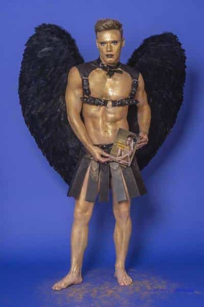 Male Model Marvin als Engel im Gladiatorstyle
