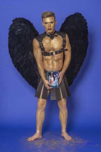 Male Model Marvin als Engel im Gladiatorstyle