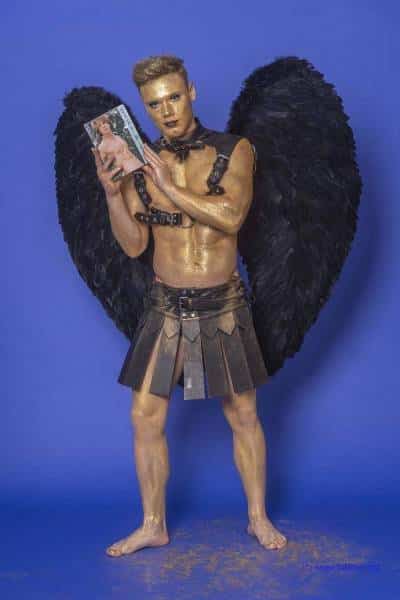 Male Model Marvin als Engel im Gladiatorstyle