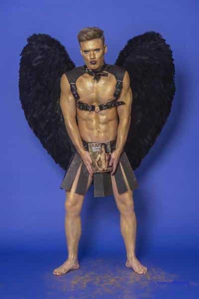 Male Model Marvin als Engel im Gladiatorstyle