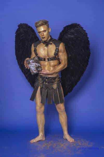 Male Model Marvin als Engel im Gladiatorstyle