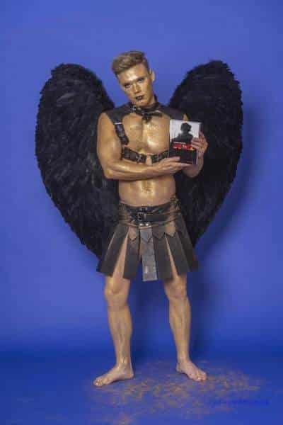 Male Model Marvin als Engel im Gladiatorstyle