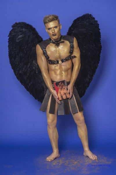 Male Model Marvin als Engel im Gladiatorstyle
