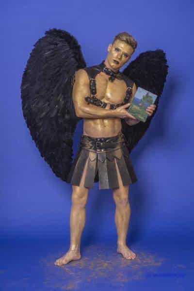 Male Model Marvin als Engel im Gladiatorstyle