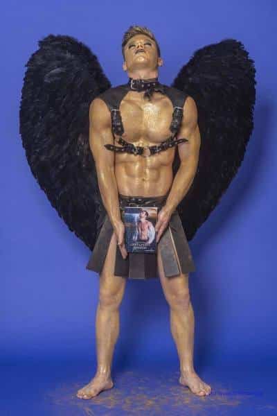 Male Model Marvin als Engel im Gladiatorstyle