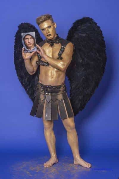 Male Model Marvin als Engel im Gladiatorstyle
