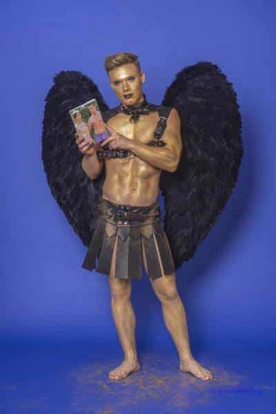 Male Model Marvin als Engel im Gladiatorstyle