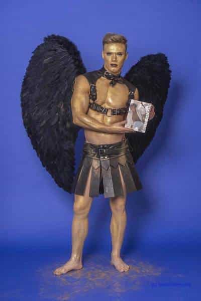 Male Model Marvin als Engel im Gladiatorstyle