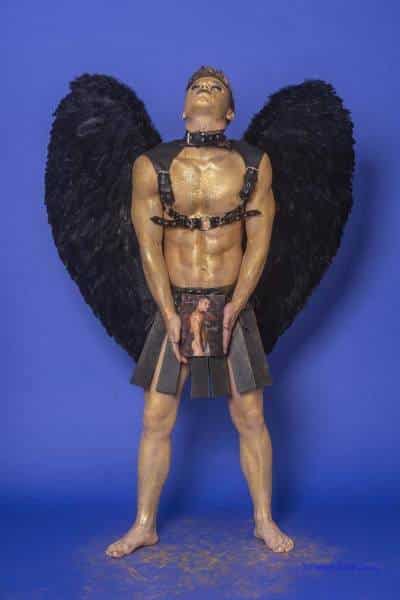 Male Model Marvin als Engel im Gladiatorstyle