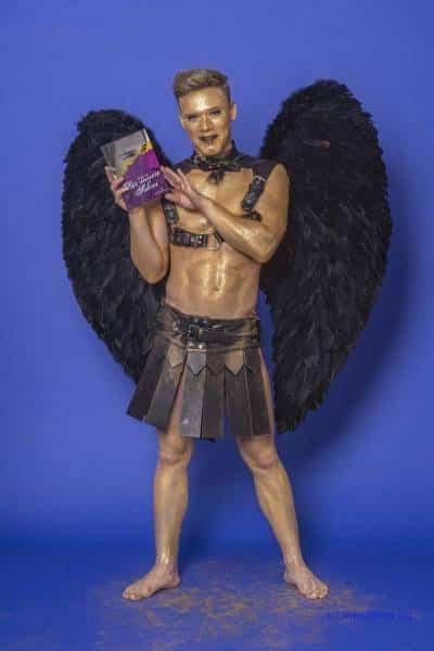 Male Model Marvin als Engel im Gladiatorstyle