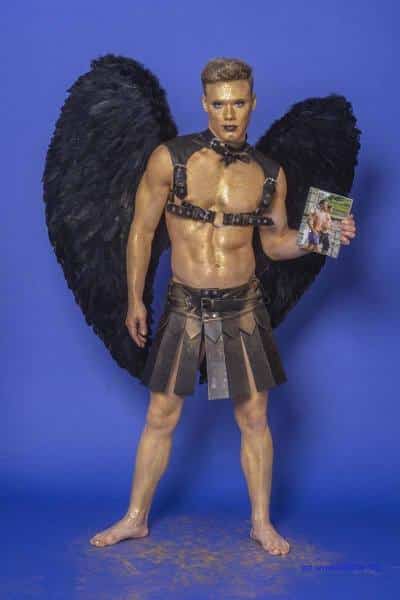 Male Model Marvin als Engel im Gladiatorstyle