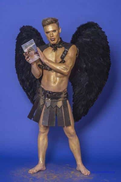 Male Model Marvin als Engel im Gladiatorstyle