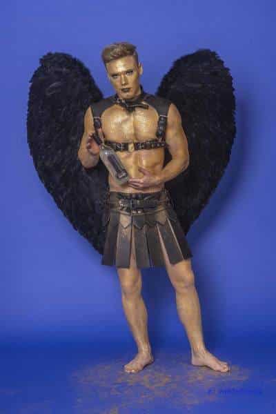 Male Model Marvin als Engel im Gladiatorstyle