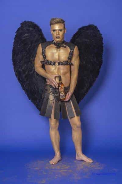 Male Model Marvin als Engel im Gladiatorstyle