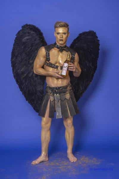 Male Model Marvin als Engel im Gladiatorstyle