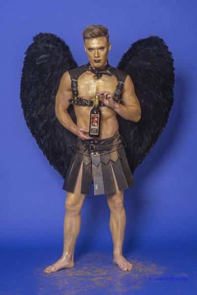Male Model Marvin als Engel im Gladiatorstyle