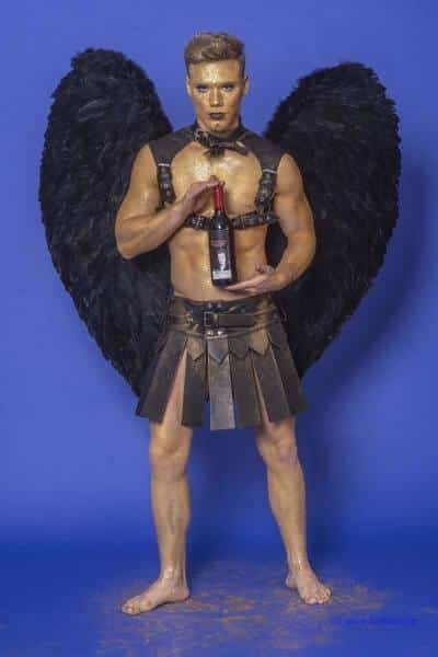 Male Model Marvin als Engel im Gladiatorstyle