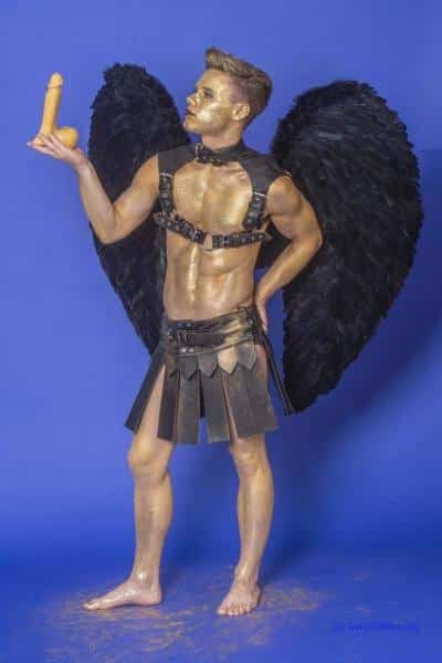 Male Model Marvin als Engel im Gladiatorstyle