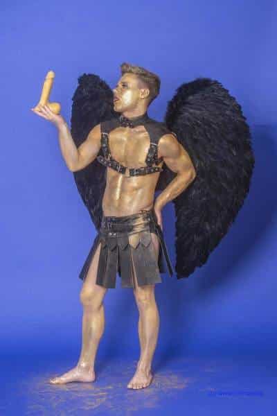 Male Model Marvin als Engel im Gladiatorstyle