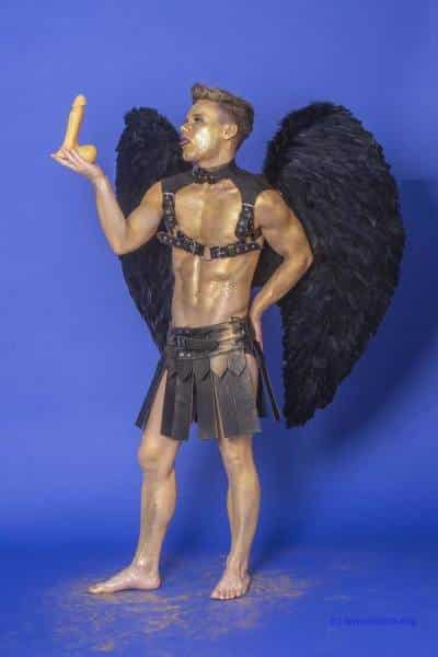 Male Model Marvin als Engel im Gladiatorstyle