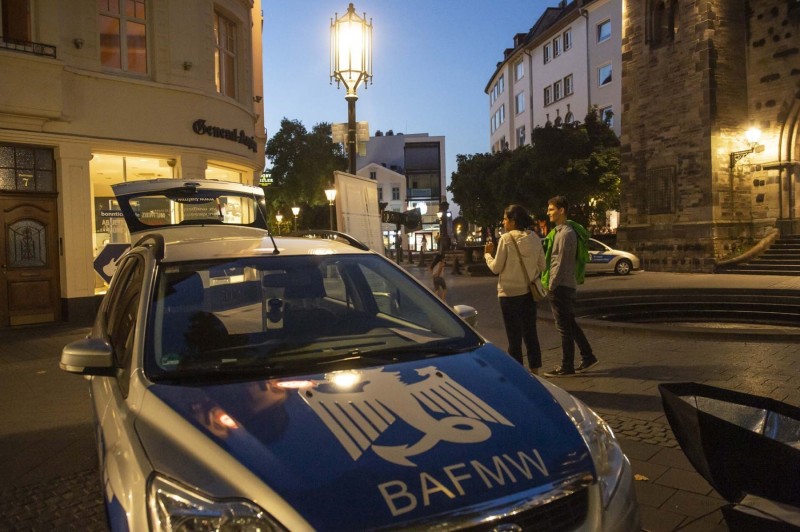 Der Dienstwagen des Bundesamtes für magische Wesen in der Dämmerung. Foto: Barbara Frommann