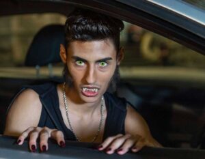 Berkan Aydin en una sesión de fotos de fantasía como lobo adolescente frente a la cámara de Barbara Frommann Berkan Aydin en una sesión de fotos de fantasía como lobo adolescente frente a la cámara de Barbara Frommann